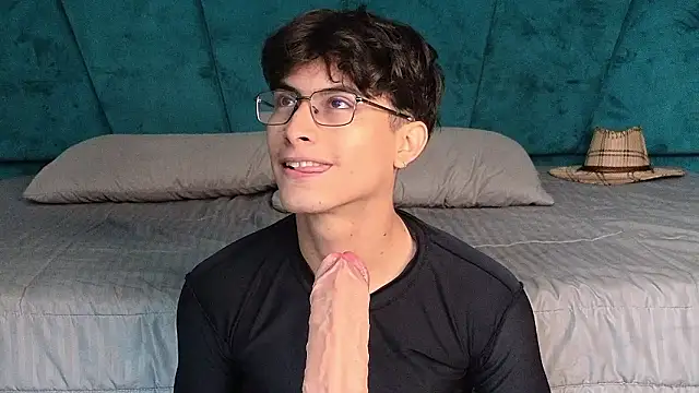 Aaron Eze online show from 03-22-26, 01:01