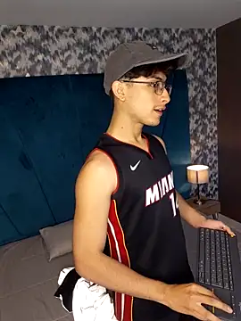 Aaron Eze online show from 02-23-26, 09:04