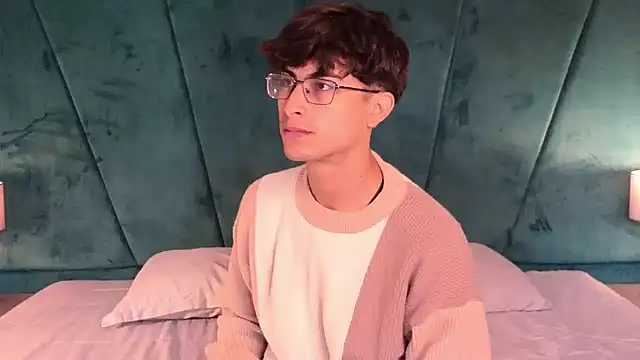 Aaron Eze online show from 04-14-26, 12:32