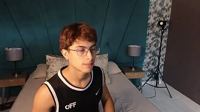 Snapshot of Aaron_Eze chatting on 07-17-26, 12:57 Aaron Eze online show from 07-17-26, 12:57