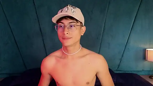 Aaron Eze online show from 11-21-25, 08:19