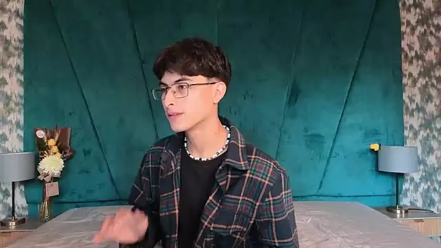 Aaron Eze online show from 02-18-26, 07:32