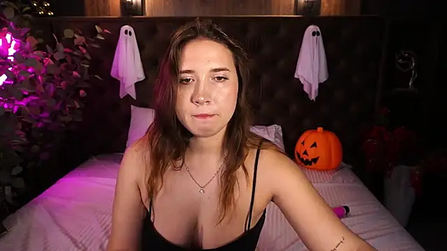 AmiraChase online show from 10-31-25, 01:30