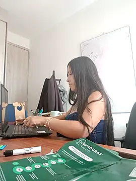 Snapshot of Kiramane chatting on 11-04-25, 05:06 Kiramane online show from 11-04-25, 05:06