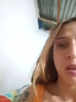 Snapshot of Caperuza08 chatting on 10-19-25, 06:54 Caperuza08 online show from 10-19-25, 06:54