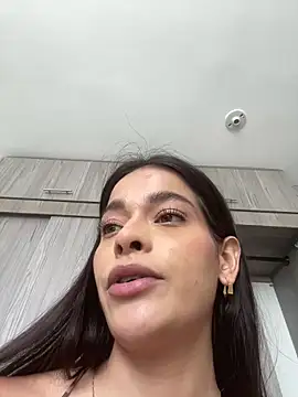 Esmeraldalcl online show from 11-18-25, 07:39