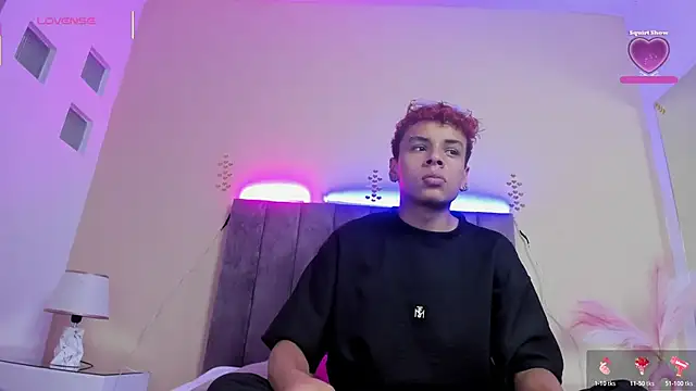 Snapshot of Xavier_Fox___ chatting on 02-13-26, 07:58 Xavier Fox online show from 02-13-26, 07:58