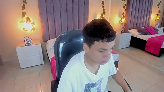 Xavier Fox    online show from 11-12-25, 11:36