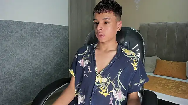 Snapshot of Xavier_Fox___ chatting on 02-25-26, 08:52 Xavier Fox online show from 02-25-26, 08:52