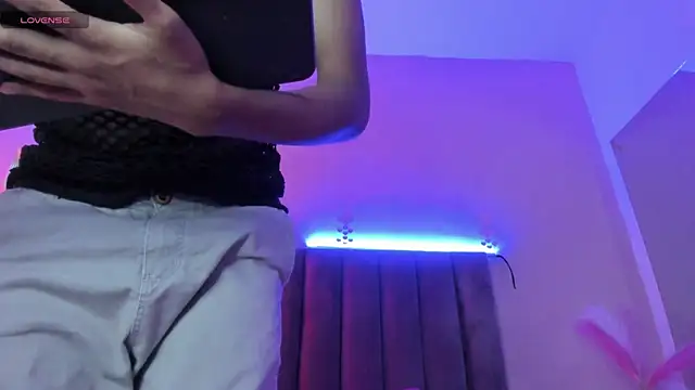 Snapshot of Xavier_Fox___ chatting on 02-14-26, 09:04 Xavier Fox online show from 02-14-26, 09:04