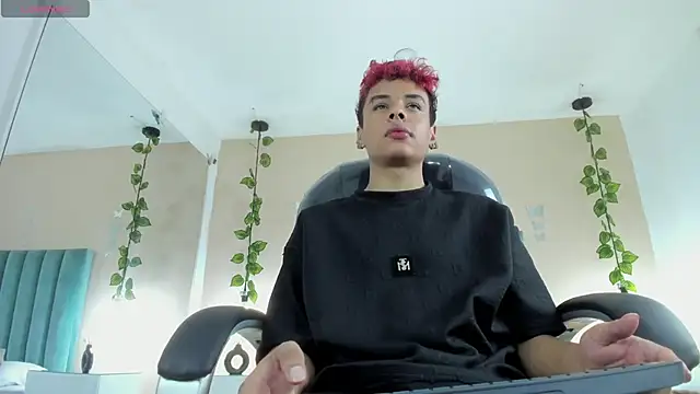 Snapshot of Xavier_Fox___ chatting on 02-11-26, 07:58 Xavier Fox online show from 02-11-26, 07:58