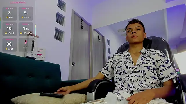 Snapshot of Xavier_Fox___ chatting on 02-28-26, 08:30 Xavier Fox online show from 02-28-26, 08:30