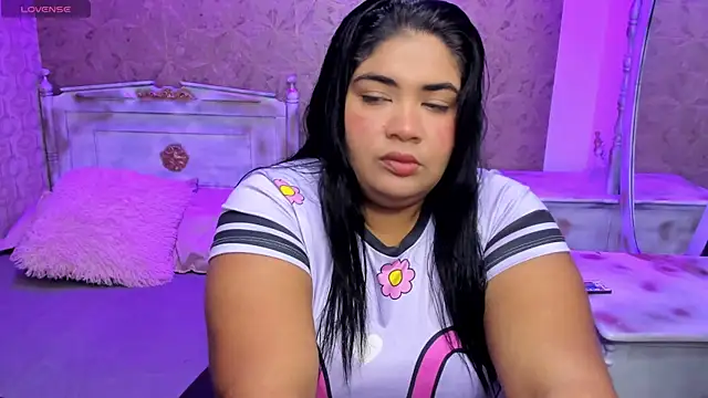 Snapshot of Sara_clk chatting on 04-29-26, 07:42 Sara clk online show from 04-29-26, 07:42