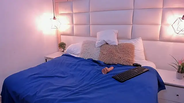 Sara clk online show from 11-25-25, 07:47