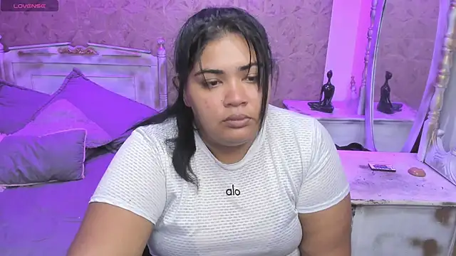 Snapshot of Sara_clk chatting on 04-20-26, 06:20 Sara clk online show from 04-20-26, 06:20