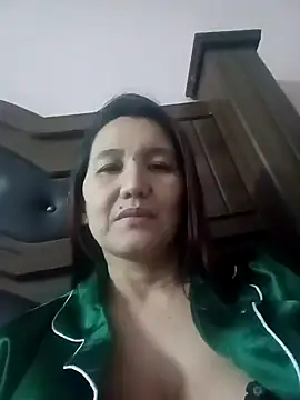 Snapshot of Bigtitsass81 chatting on 10-21-25, 07:02 Bigtitsass81 online show from 10-21-25, 07:02