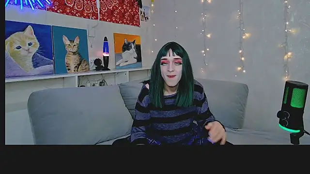 Snapshot of whoalexxa chatting on 11-17-25, 12:20 whoalexxa online show from 11-17-25, 12:20