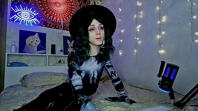 Snapshot of whoalexxa chatting on 12-22-25, 11:10 whoalexxa online show from 12-22-25, 11:10