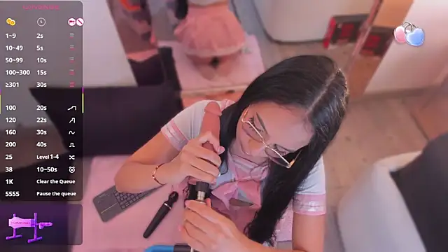 michelle cutee  online show from 11-17-25, 08:02