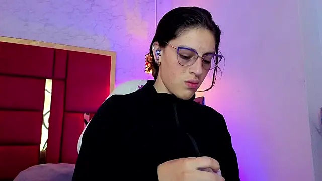 Snapshot of moon_winy chatting on 05-06-26, 11:25 moon winy online show from 05-06-26, 11:25