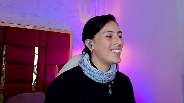 Snapshot of moon_winy chatting on 05-27-26, 11:39 moon winy online show from 05-27-26, 11:39