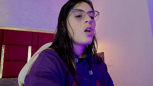 Snapshot of moon_winy chatting on 04-26-26, 11:40 moon winy online show from 04-26-26, 11:40