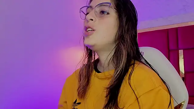 Snapshot of moon_winy chatting on 04-18-26, 11:45 moon winy online show from 04-18-26, 11:45