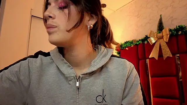 moon winy online show from 12-21-25, 11:49