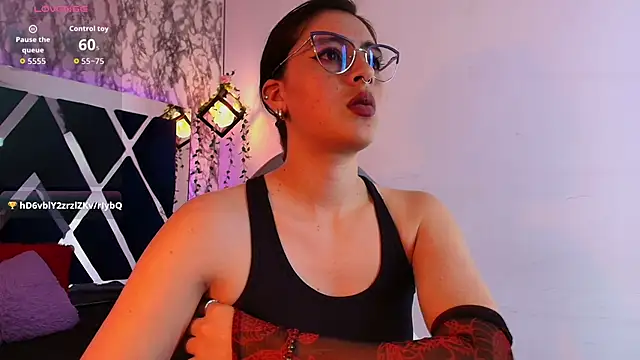 Snapshot of moon_winy chatting on 05-11-26, 04:15 moon winy online show from 05-11-26, 04:15