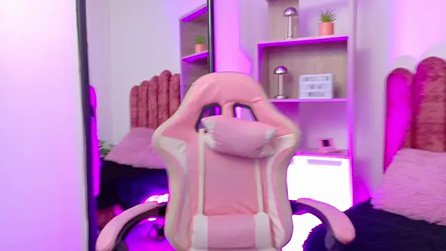 Lullaby Charade online show from 12-15-25, 12:44