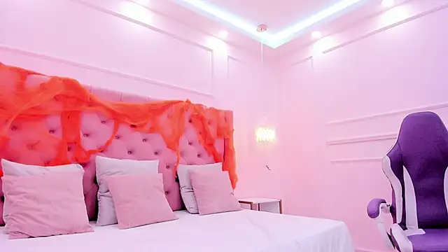 Snapshot of _hanna_bakerr_ chatting on 10-30-25, 06:49  hanna bakerr  online show from 10-30-25, 06:49