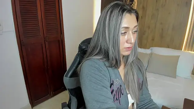 karlyy  online show from 01-13-26, 12:31