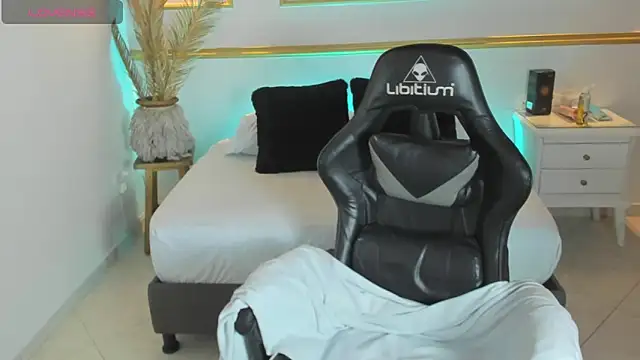 karlyy  online show from 12-22-25, 07:14