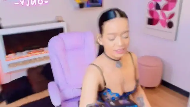 Snapshot of Miss_koko_ chatting on 07-25-26, 03:25 Miss koko online show from 07-25-26, 03:25