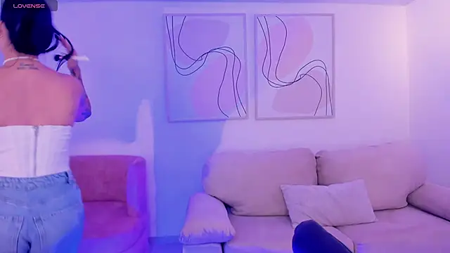 ChristineFord  online show from 11-05-25, 06:00