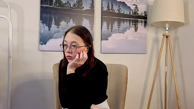 Snapshot of VenaAnge chatting on 10-17-25, 05:22 VenaAnge online show from 10-17-25, 05:22