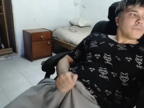 Snapshot of CuteAlexBoy chatting on 05-18-26, 01:17 CuteAlexBoy online show from 05-18-26, 01:17