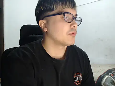 Snapshot of CuteAlexBoy chatting on 05-08-26, 10:13 CuteAlexBoy online show from 05-08-26, 10:13