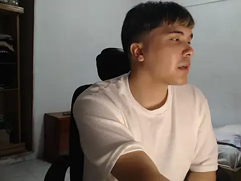 Snapshot of CuteAlexBoy chatting on 02-08-26, 03:32 CuteAlexBoy online show from 02-08-26, 03:32