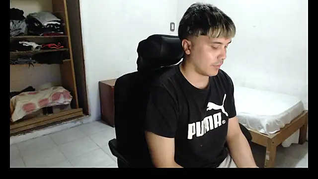 Snapshot of CuteAlexBoy chatting on 12-18-25, 04:33 CuteAlexBoy online show from 12-18-25, 04:33