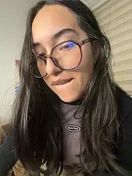 Snapshot of Kiss_Sophi chatting on 07-23-26, 05:16 Kiss Sophi online show from 07-23-26, 05:16