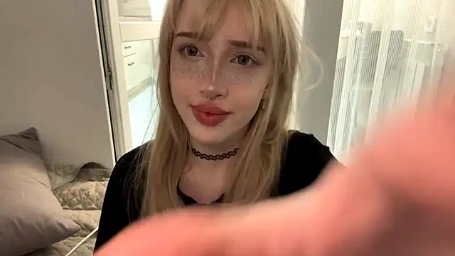 Milkmoriee online show from 10-18-25, 05:26