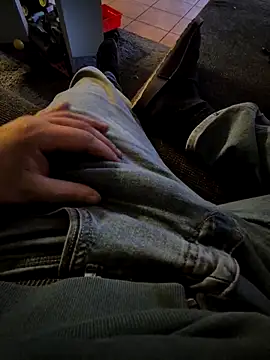 Snapshot of michindm chatting on 10-30-25, 03:31 michindm online show from 10-30-25, 03:31