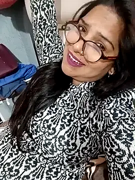 Vanshika1432 online show from 11-17-25, 04:55