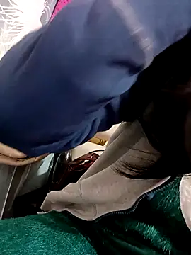 Vanshika1432 online show from 12-04-25, 07:40