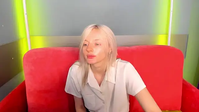 Snapshot of AlessaKiss chatting on 05-21-26, 08:55 AlessaKiss online show from 05-21-26, 08:55