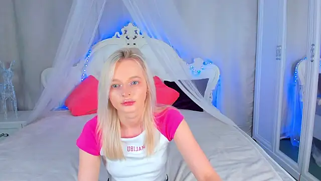 Snapshot of AlessaKiss chatting on 06-22-26, 03:25 AlessaKiss online show from 06-22-26, 03:25