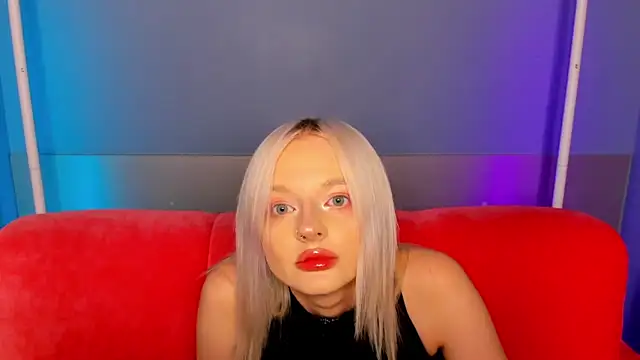 Snapshot of AlessaKiss chatting on 06-19-26, 01:44 AlessaKiss online show from 06-19-26, 01:44
