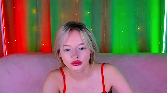 Snapshot of AlessaKiss chatting on 04-20-26, 02:03 AlessaKiss online show from 04-20-26, 02:03