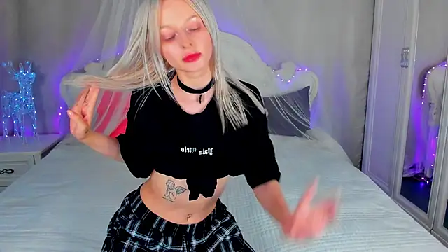 Snapshot of AlessaKiss chatting on 07-14-26, 02:05 AlessaKiss online show from 07-14-26, 02:05